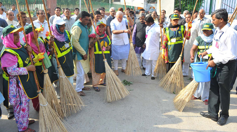 Let us fulfill Gandhi's vision of clean India: PM